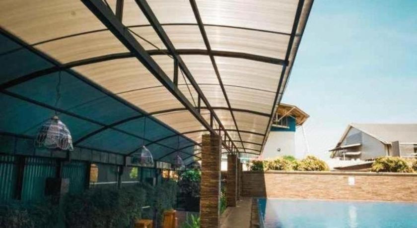 فندق أسري بلازا آسيا تاسيكمالايا المظهر الخارجي الصورة