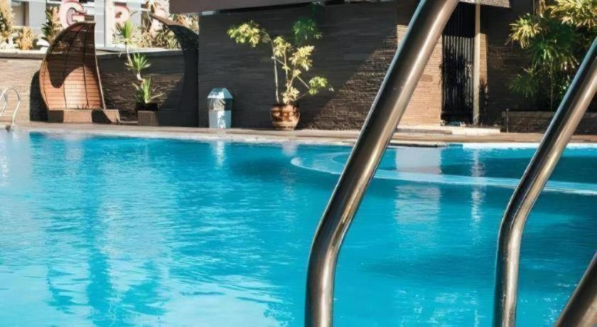 فندق أسري بلازا آسيا تاسيكمالايا المظهر الخارجي الصورة